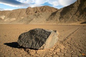 Движущиеся камни Долины Смерти (США)