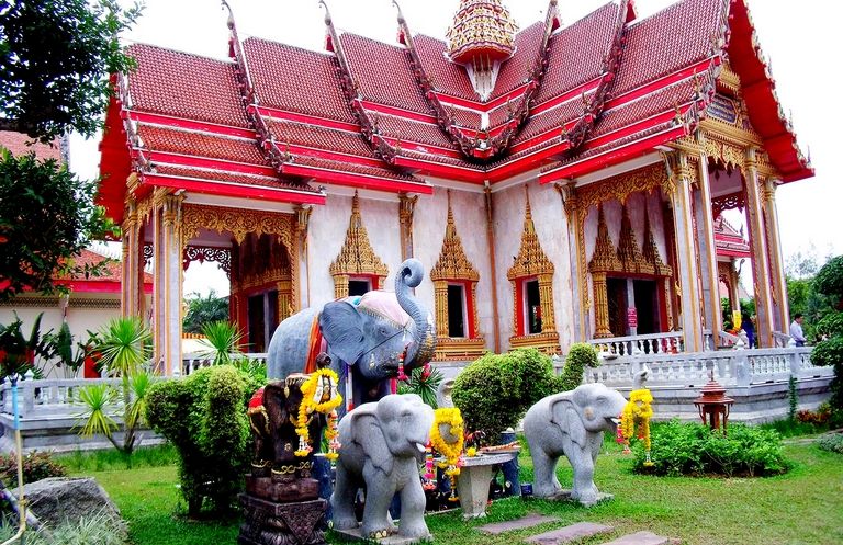 Буддийский храм Ват Чалонг, Пхукет