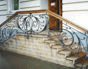 Выбираем материал и дизайн перил: кованые, металлические