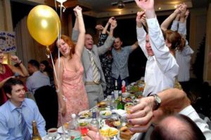 ТОП — 3 совета как не опьянеть в веселой компании